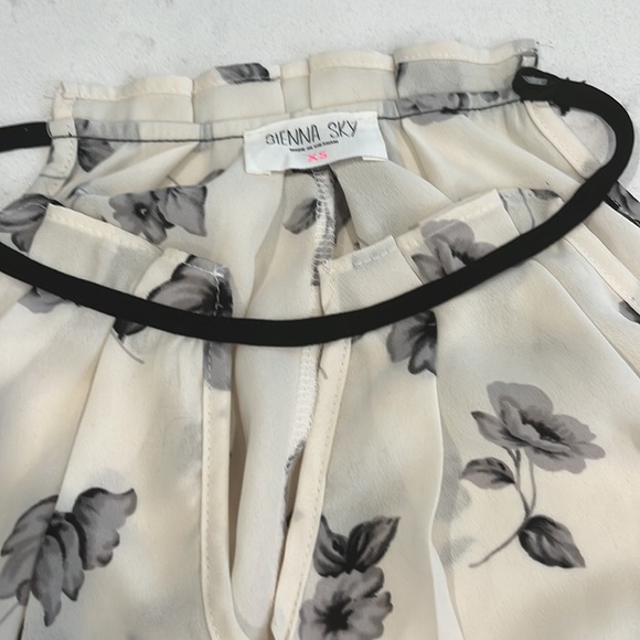 Sienna Sky Black and White Floral Top - Picture 8 of 8